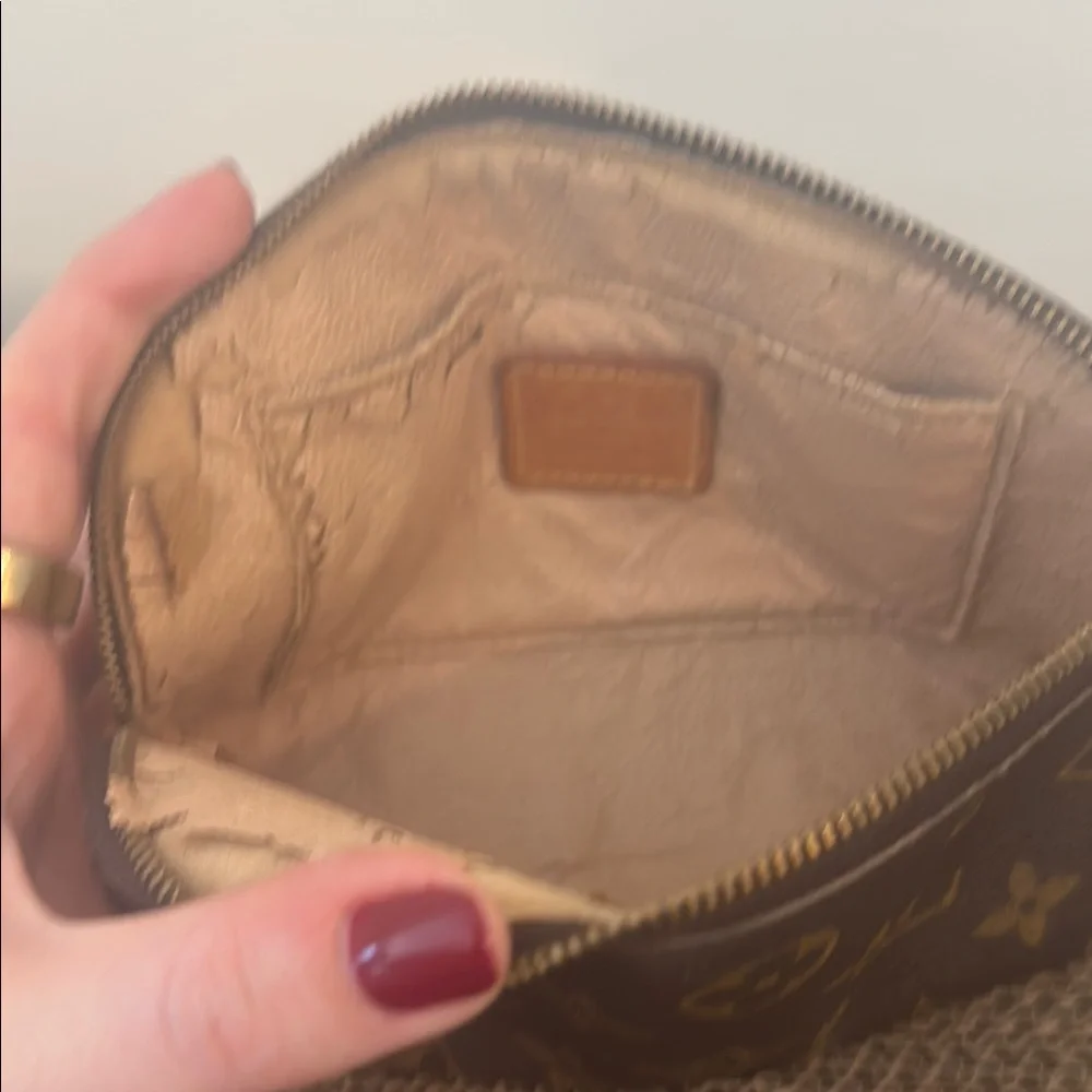 Louis Vuitton Monogram Pouch - Picture 5 of 7